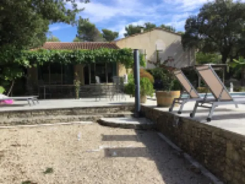 Property in the vaucluse province: Infinity pool / Jacuzzi / View