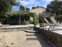 Property in the vaucluse province: Infinity pool / Jacuzzi / View