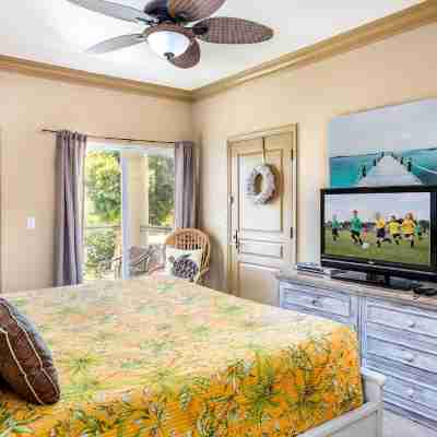 Grace Bay Beachfront:Tropical Reef 50 Feet Offshore. Rooms
