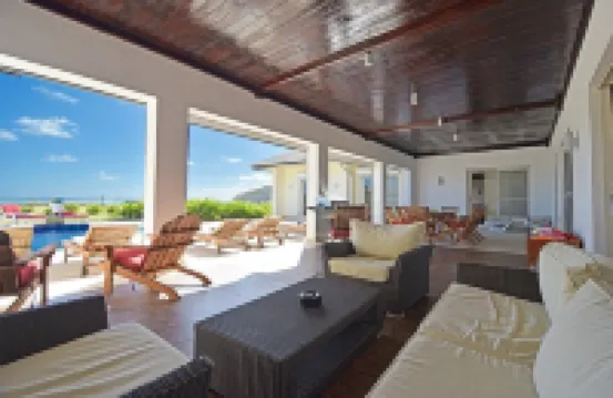 Direct Beachfront 6 BDR/en-suite /maid included. Excellent service. Rare gem (A)