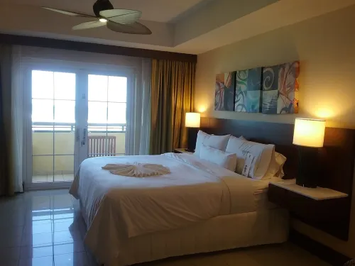 Ocean Front Condo Sint Maarten Luxury & StyleSATURDAY TO SATURDAY RENTALS ONLY