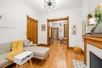 Stunning 3 BR in prime Chicago location