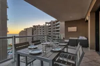 Las Palomas-Breathtaking Ocean Front 3 Bedroom 3 Bathroom Condo with En Suite Hotels in 