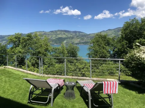 Vacation apartment on Lake Thun - magnificent views of the lake and mountains