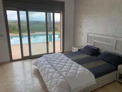 Luxury villa with private pool not overlooked. Hotels in 