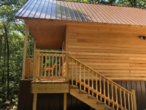 A cozy cabin in our little woodland village - access to pond & meadow
