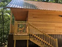 A cozy cabin in our little woodland village - access to pond & meadow