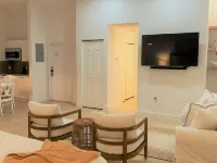 Lovely Studio steps from the beach. Optional golf car rent Hotels in Bailey Town
