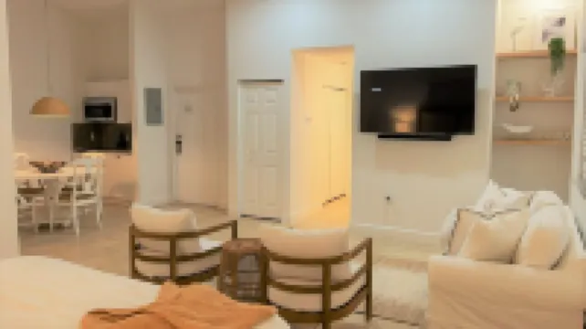 Lovely Studio steps from the beach. Optional golf car rent