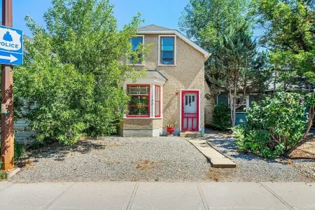 Private home steps away from the Big Dinosaur!