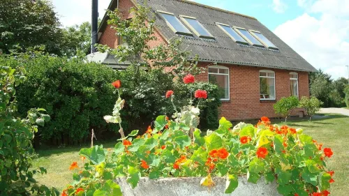 Very popular house with a wonderful location on a child-friendly beach.