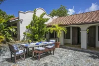 Amazing sunset, ocean front, open air villa w/path to sea and dock  호텔