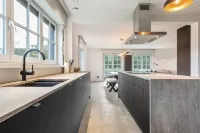 Villa Amelie -- Modern Villa @ the Beach w. Garden Hotel a Oostduinkerke