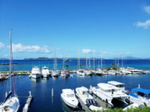 Caribbean Escape Just Steps from Sapphire Beach! Hoteles en Santo Tomás