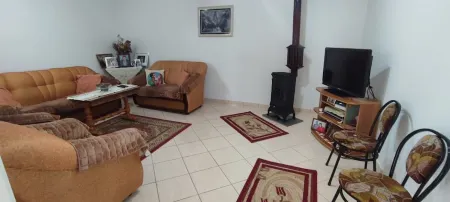 Quaint Village Getaway - Mountain & Ocean Views Отели в г. Дельвина