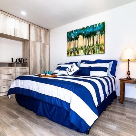 Exclusive San Marino Villa: Modern, Accessible, A/C & Hot Tub