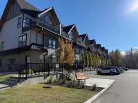 Joe’s Brand New 2 King Bedrooms Townhome in Canmore