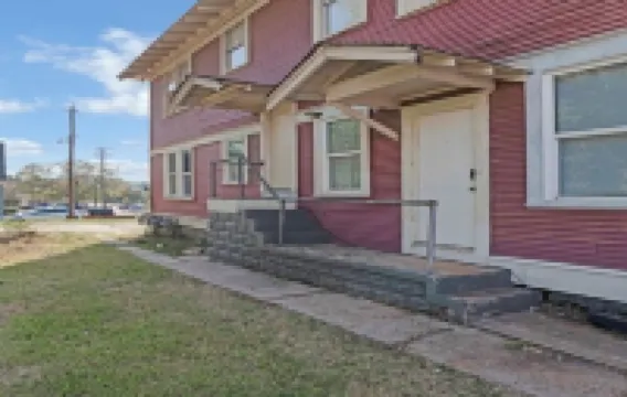 Cozy Historical 1 Bedroom Apartment