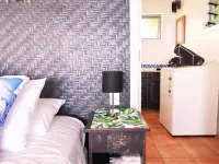 Vaka Rua - right over the golden sand facing the lagoon with air con Free WIFI Hotel in zona Maire Nui Botanical Gardens
