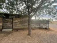 Dickson Casita - Private Guesthouse in Marfa, Texas โรงแรมในมาร์ตา