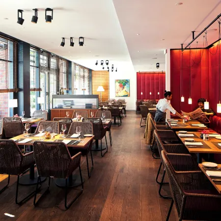 The Madison Hotel Hamburg Отели рядом с достопримечательностью «Станция метро "Баумвалль"»