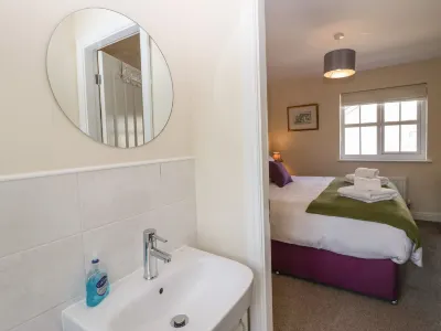 Rolo's Retreat Hotels near Sea Wood