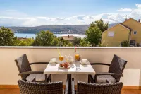 Enjoy the sea view | Modern apartment in the idyllic Cizici contact with the owner