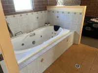 Rubyvale Motel & Holiday Units - baignoire