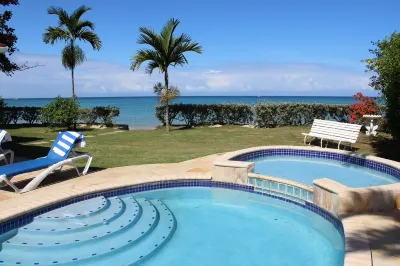 Baywatch - seaside villa, modern, spectacular location & garden, pool, cook Hotels in 