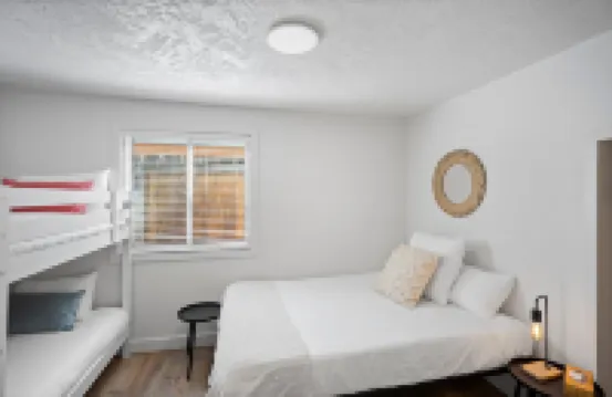 Cowichan Lake Cottages -Riverside