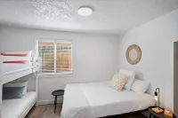 Cowichan Lake Cottages -Riverside Hotels in Cowichan Valley