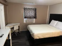 Laci's Country Inn - parking