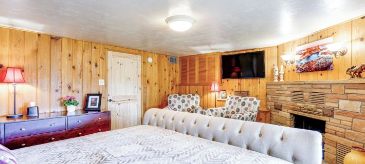 Family Mountain Getaway, Retreat to the Cool Pine Hotels in Prescott