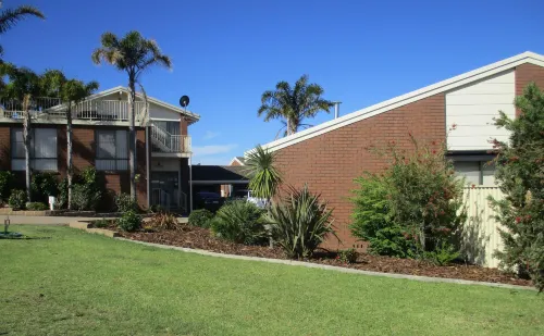 Anchorbell Holiday Apartments - Airport Shuttle