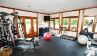 East Hampton Art House Bed and Breakfast - نادي رياضي