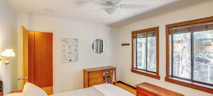 Walk to Lake Almanor: Prattville Cabin w/ 2 Decks! Hotels in Plumas County