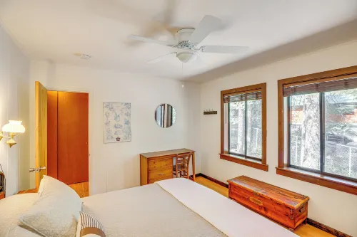 Walk to Lake Almanor: Prattville Cabin w/ 2 Decks! - 3-Star