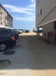 Misquamicut Beach Front Inn - parking