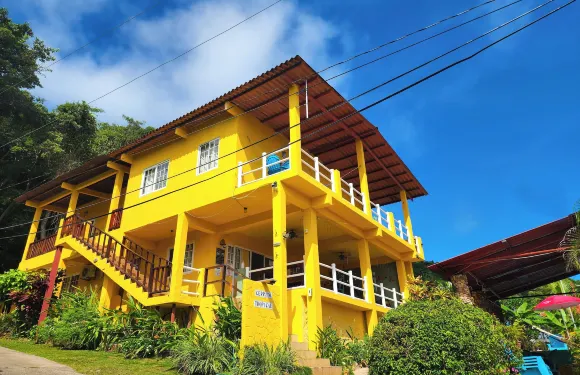 瑟裏託熱帶酒店