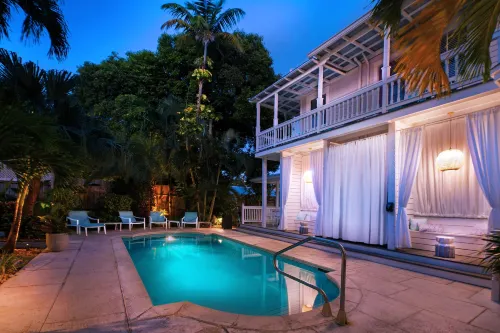 Coco Plum Inn - Bed and Breakfasts