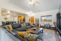 Colorful Cactus - Hot Tub, BBQ and Fire Pit! 4 Bedroom Home by RedAwning Hotels in Joshua Tree