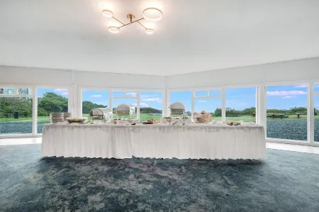 Hallmark Resort - Newport