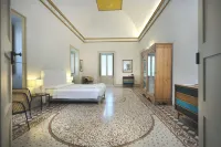 Palazzo Circolone Hôtels à : Giuggianello