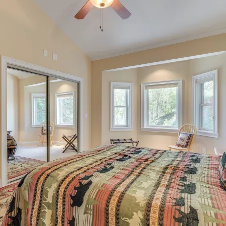 Lake-View Condo with Covered Deck in Hiawassee!