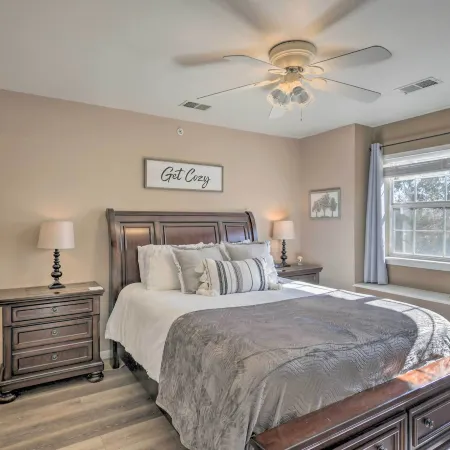Modern Resort Condo ~ 3 Mi to Branson Landing