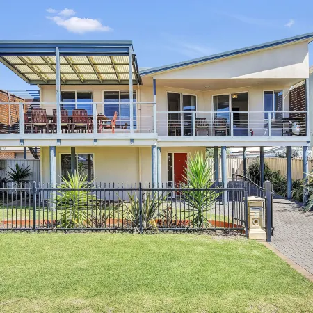 Green Reef Beach House - Aldinga Beach - C21 SouthCoast Holidays