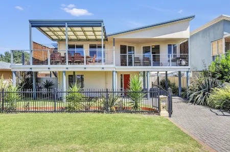 Green Reef Beach House - Aldinga Beach - C21 SouthCoast Holidays Отели в г. Олдинга Бич