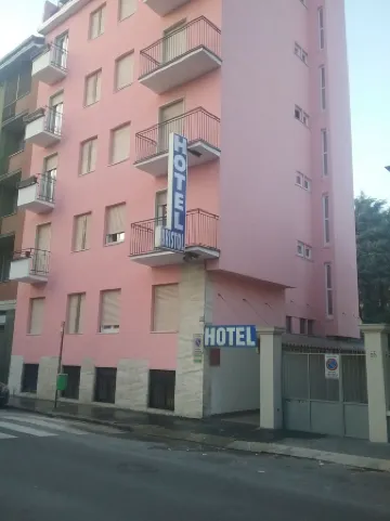 Hotel Bristol Отели рядом с достопримечательностью «Archivio Giovanni Sacchi»