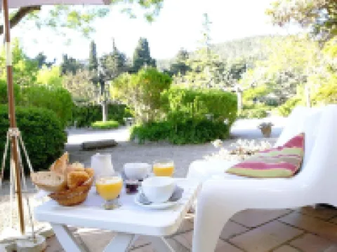 Logis Hôtel Castel Mouisson Hotels in Barbentane