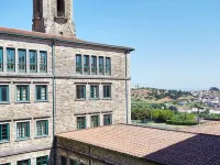 Albergue Seminario Menor Hotels near Santiago de Compostela Airport